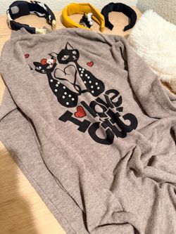 Studded sweatshirt and accessories