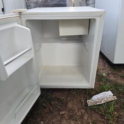 Small refrigerator for apartment or extra