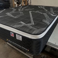 Queen sizes black series Euro Pillow Top 12” medium firm 🆕  In Plastic   Mattress only $199  Mattress with box spring $260  Delivery $30 All sizes av