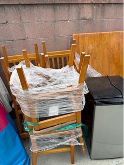Table w/ 6 chairs