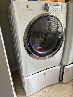 Electrolux Front Load Washing Machine with Pedestal
