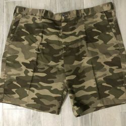 BRAND NEW Size 46 Men's  10" Flat Front Camo Shorts