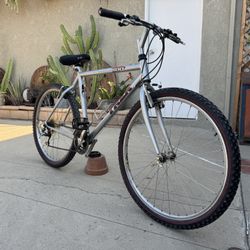 Trek 800 Mountain Bike 
