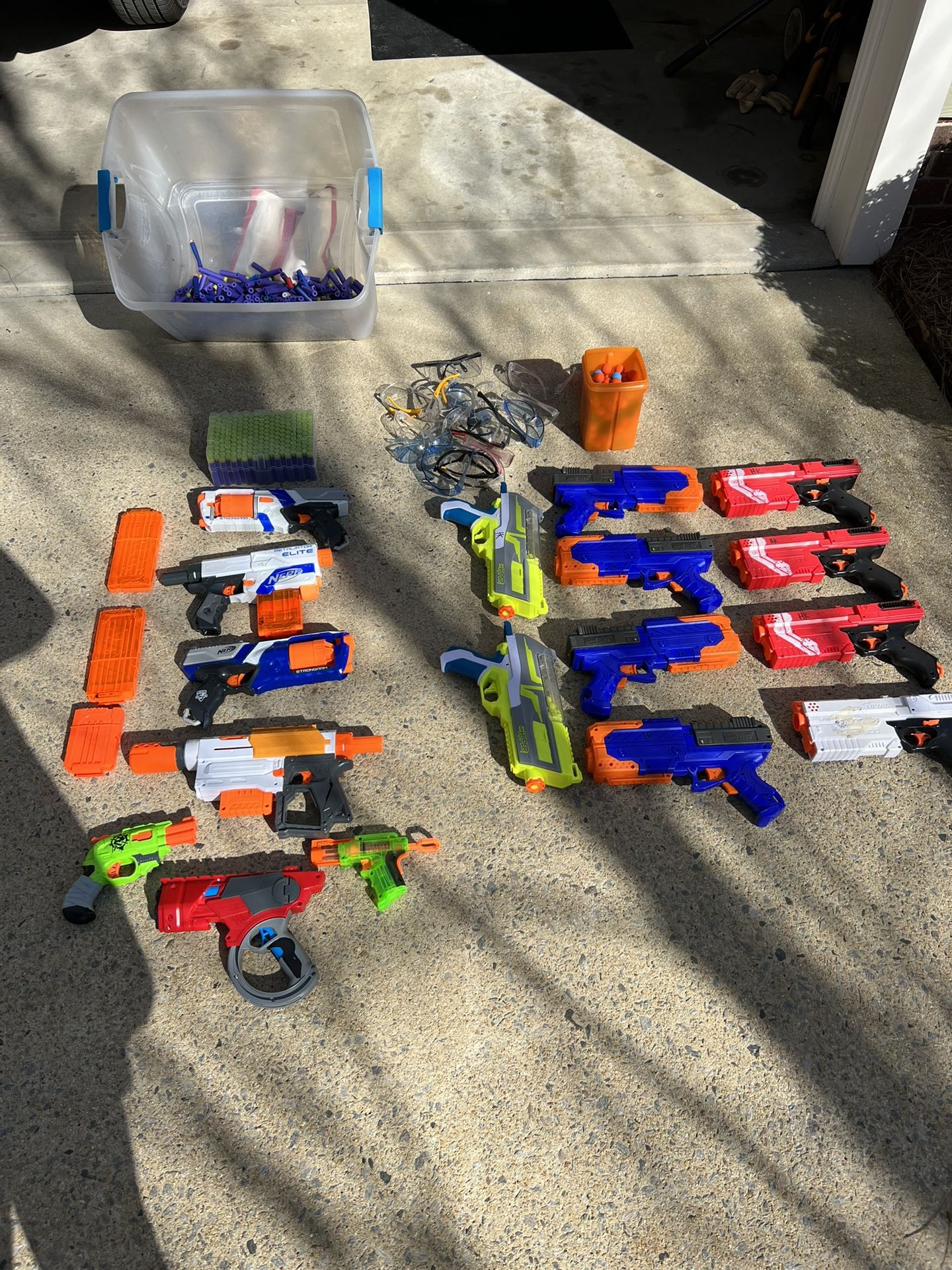 17 Nerf Guns + Ammo