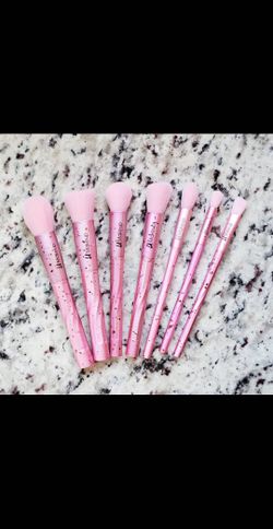 Cute 7Pcs Professional Pink Kabuki 💗 makeup brush set from LA Makeup