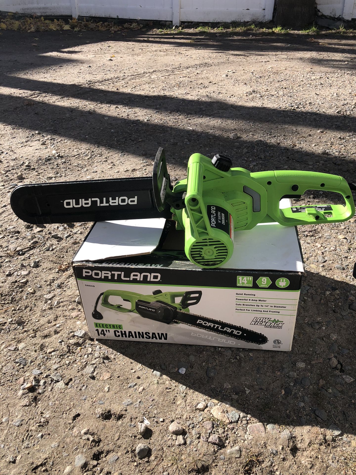 14 Electric Chainsaw In Very Good Condition 