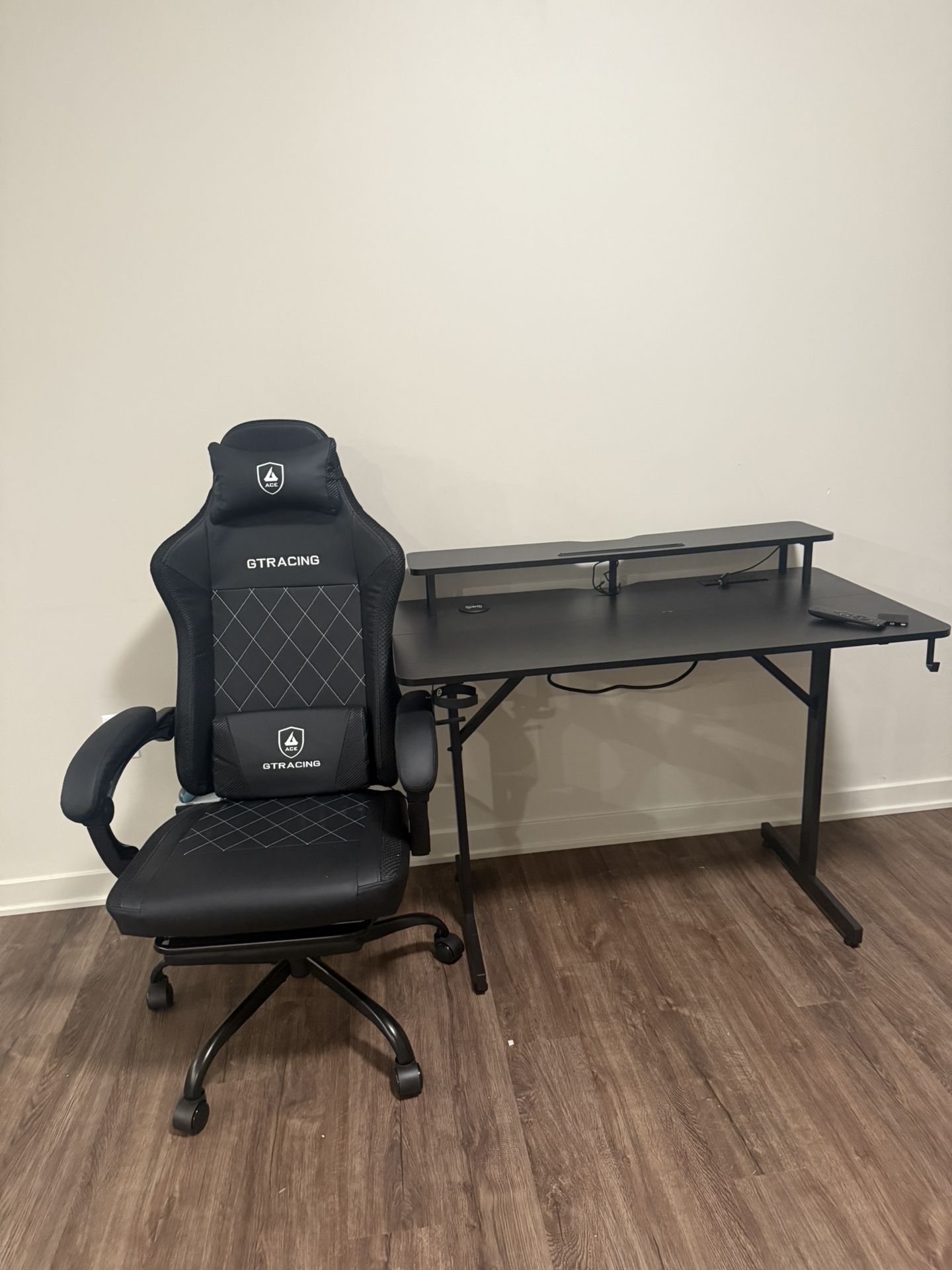 Gaming Table & Chair