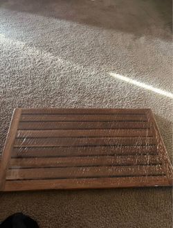 Wooden shower mat utoplike