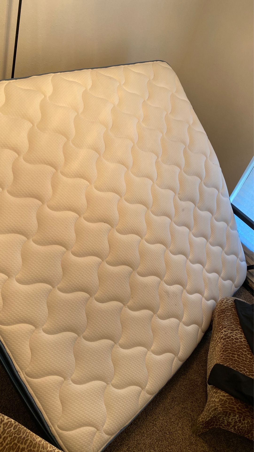 Sleepy’s calm Eurotop Memory foam King mattress for Sale in Baton Rouge