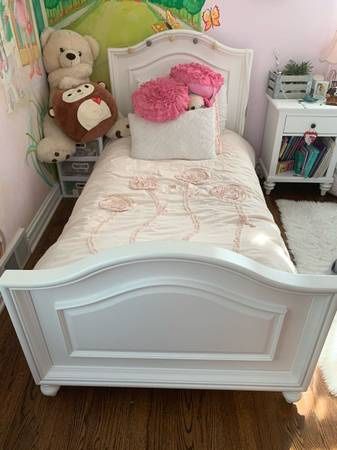 Twin girl bed