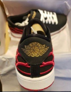 Nike Air Jordan Centre Court Black/White/Metallic Gold/Mystic Hibiscus