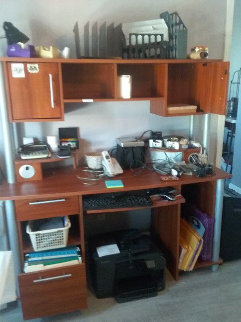 Wood Computer Desk With Hutch And Storage