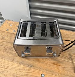 Black+Decker 4-Slice Stainless Steel Toaster
