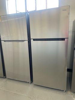 Vissani 30” 18 Cu Ft Capacity Top Freezer Refrigerator Stainless Steel