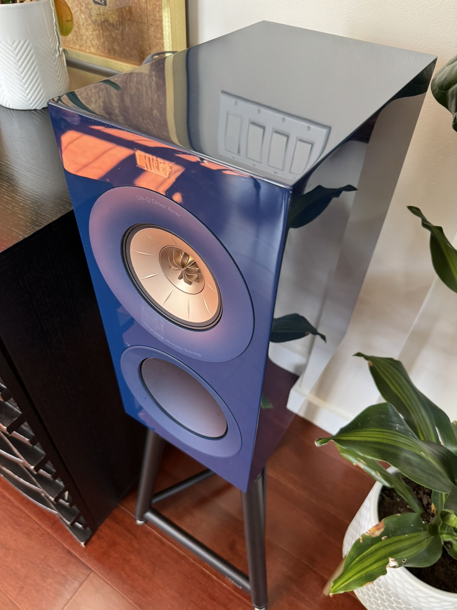 Kef R3 meta speakers & Techincs su gx70 integrated amplifier Like Klipsch Svs Elac