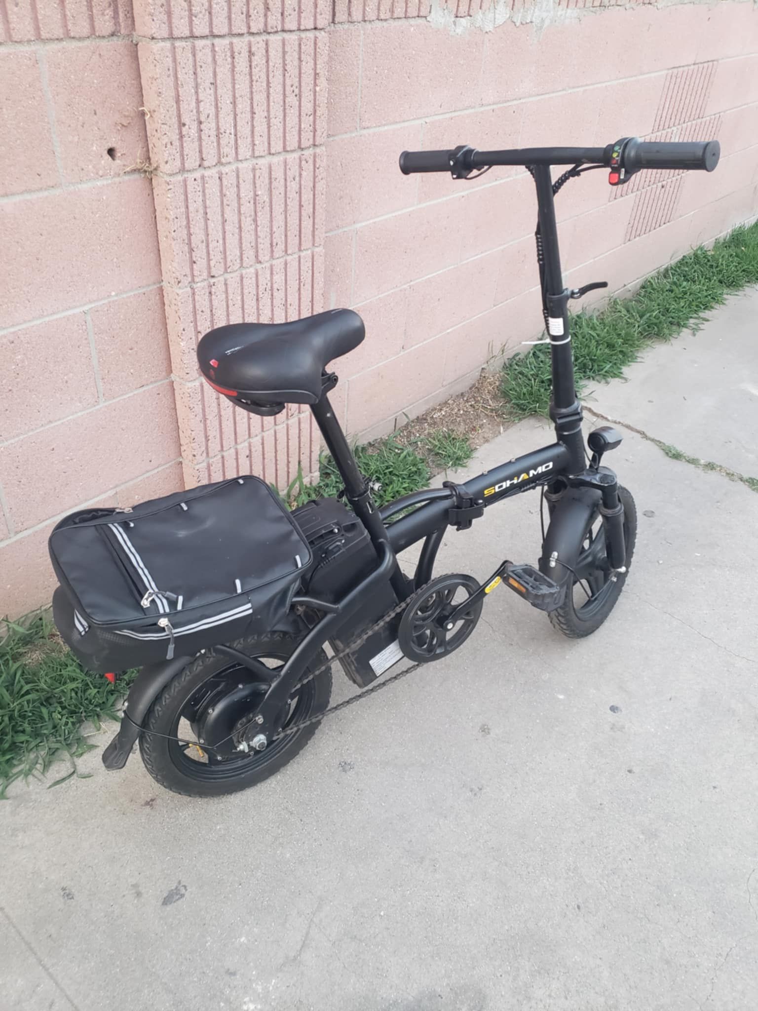 Has backpack. Keys , charger. All work 100% need some brake noise but brake work 100% all work 100% electric bike ebike e-bike folding bike $350! Lowe