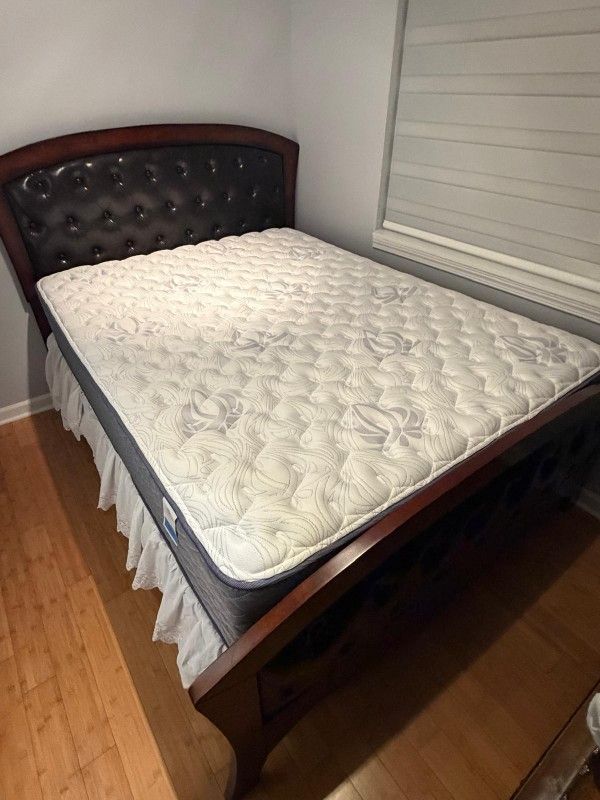 Full Size Bed With Mattress And Dresser 