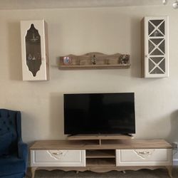 TV Entertainment Set