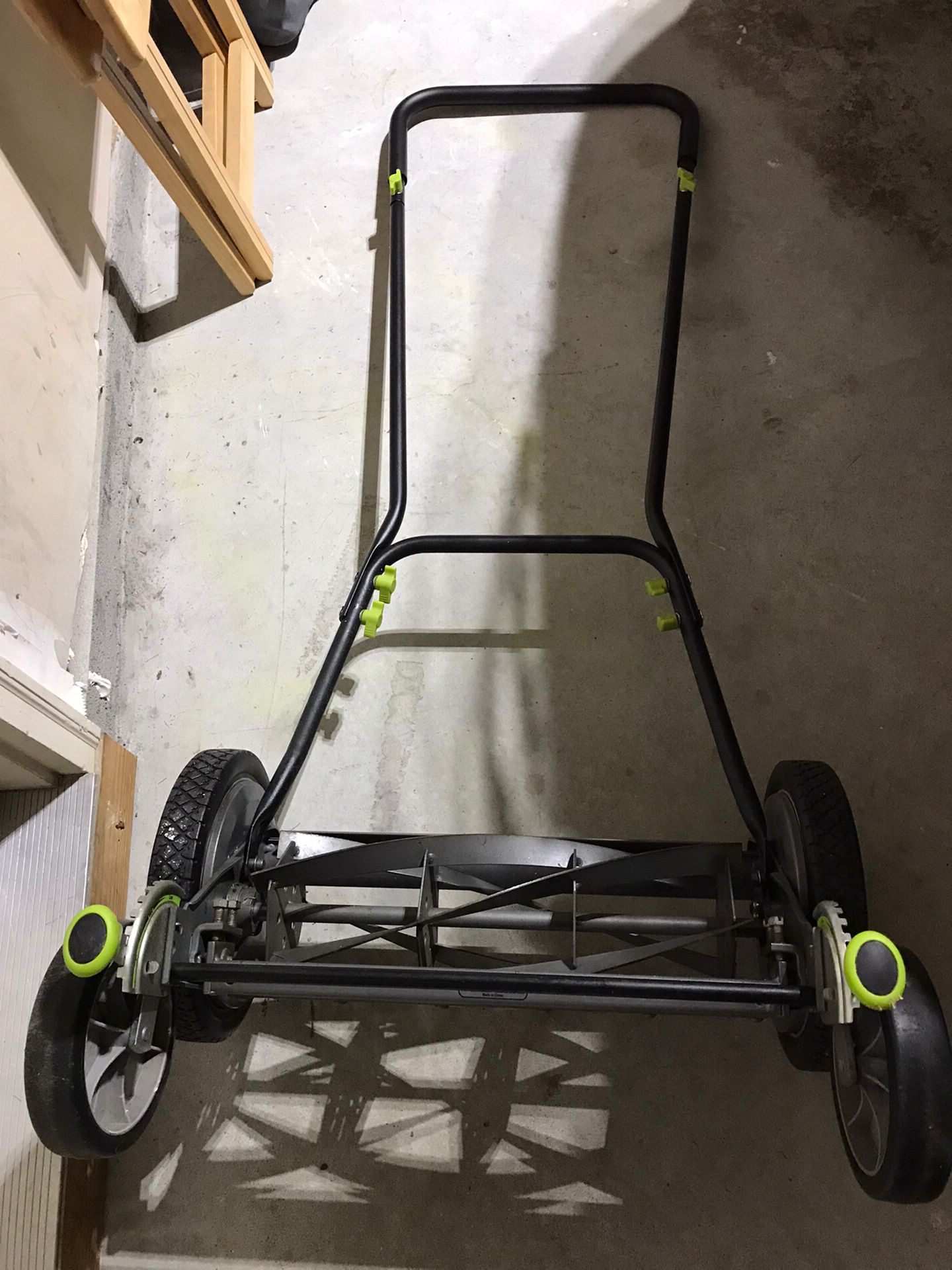 16 Inch Earthwise Reel Mower for Sale in Brentwood, NC - OfferUp