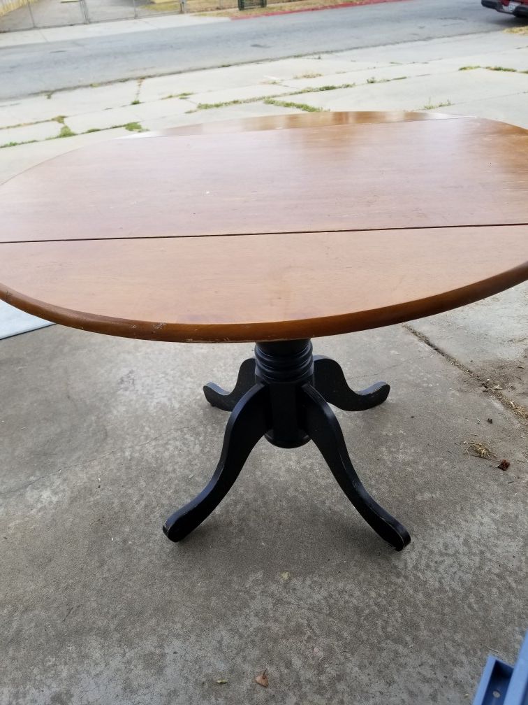Round drop side wooden kitchen table