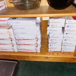 😍😍😍not selling single boxes only selling bundle-15 boxes for 100!!!👏—single boxes of  medium or XL size- each box has 100 single gloves--medical g