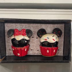 Disney Salt & Pepper Shakers (Mickey & Minnie Mouse Cupcakes)