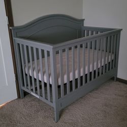 Gray Crib / Toddler Bed + Nearly Brand New Mattress & Waterproof Matress Protector