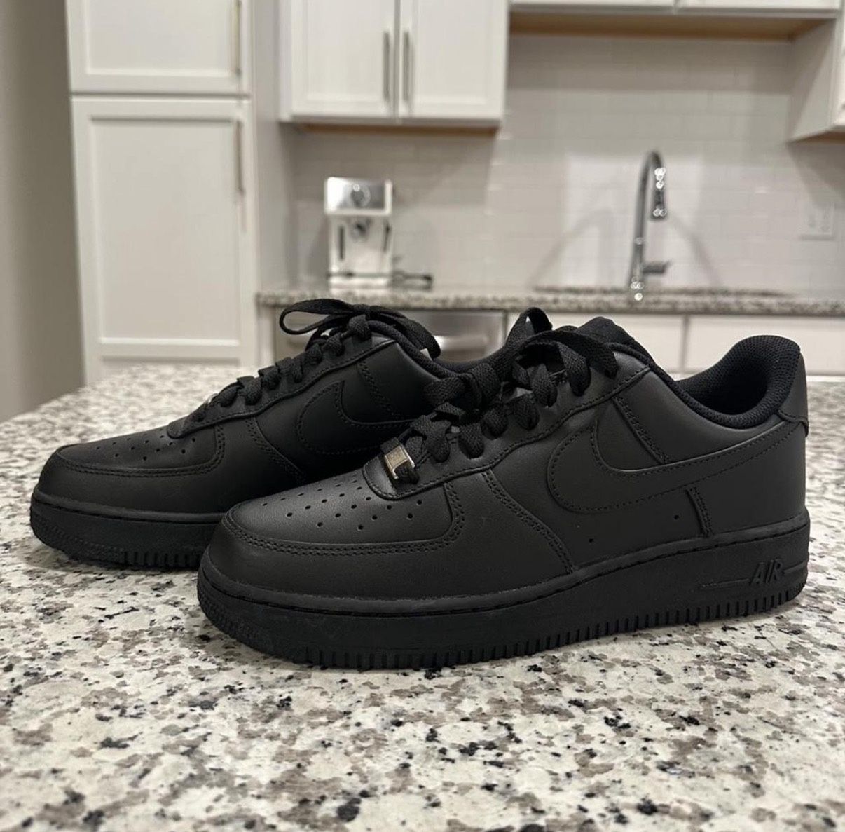 Black Air Forces 1 w/ Box