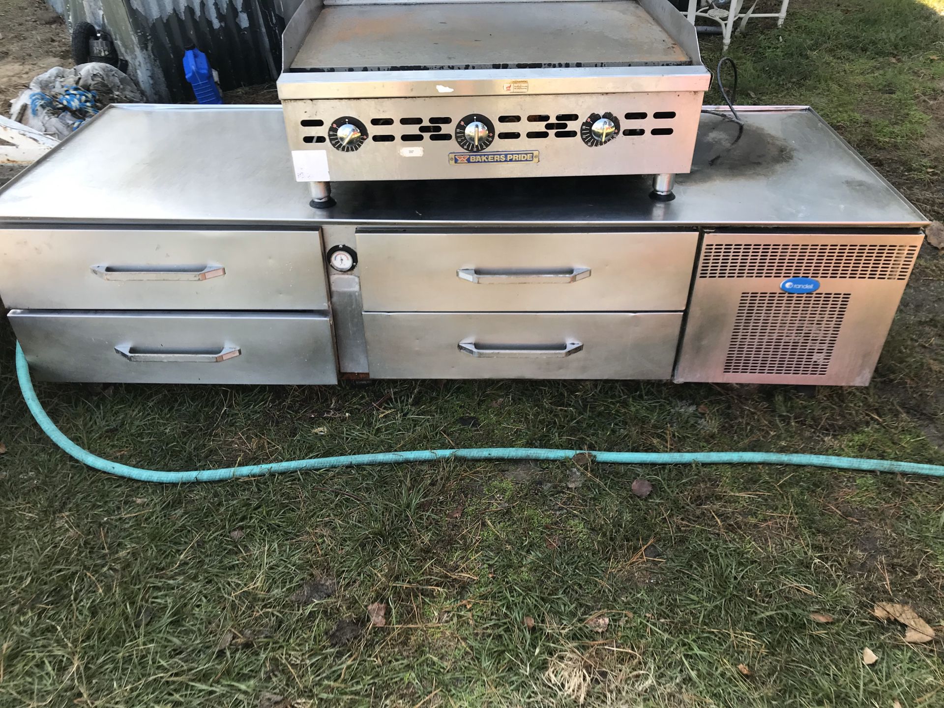 Commercial 4 drawer cooler and flattop grill
