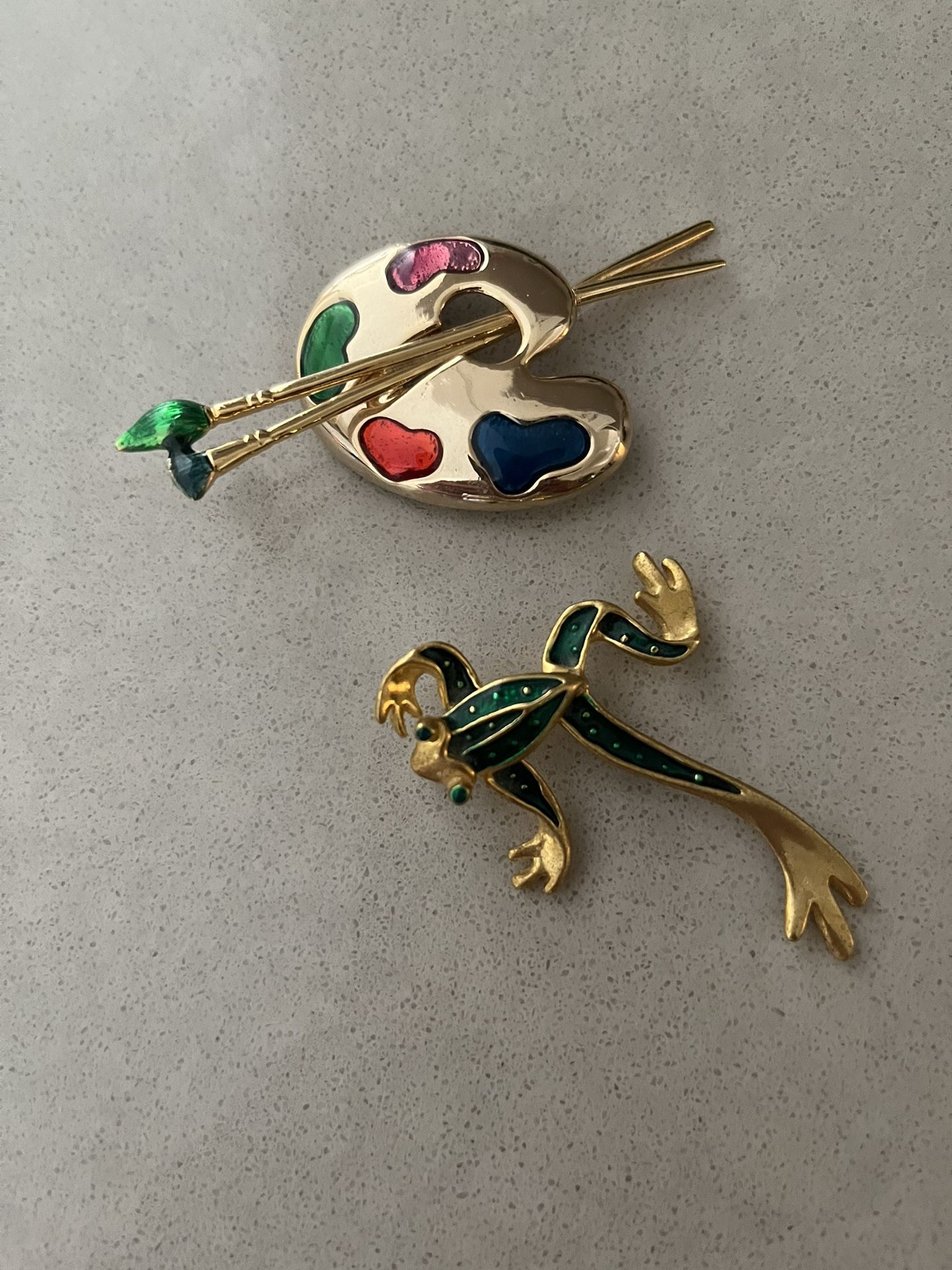 Costume jewelry, 2 Brooches. Like New.