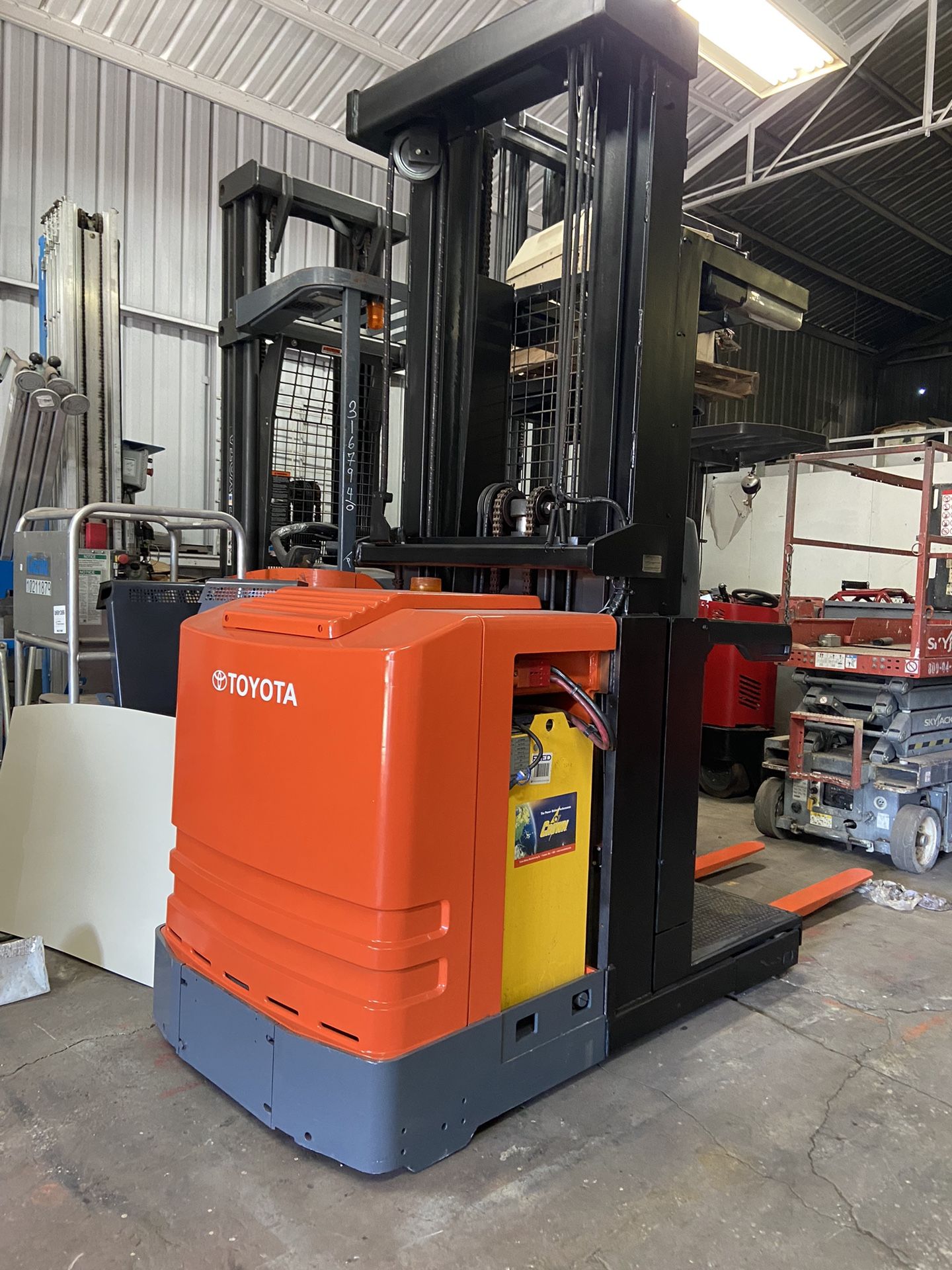 2010 Order Picker Forklift