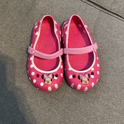 Toddler girl Minnie Crocs Size 6