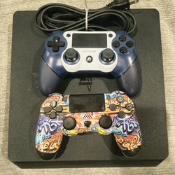 PS4 Slim & 2 Controllers