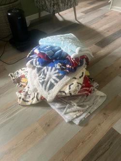Mixed Lot of Blankets and Throws