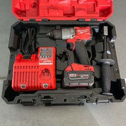 Milwaukee Hammer Drill Driver Set