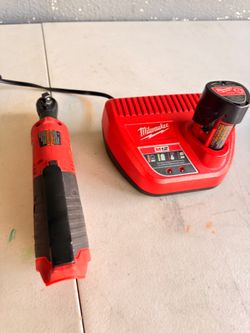Milwaukee M12 3/8" ratchet 2457-20 plus 1.5 amp battery + charger