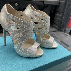 Betsey Johnson Blue high heels - NEW