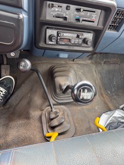 Ford F250 4x4 EFI 4.9 6 cylinder rare truck