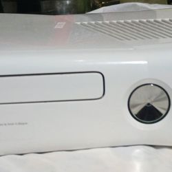 Xbox 360 Console With Wireless Controller 