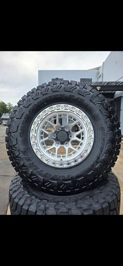 17" LOCK w/ 35" Toyo RT Trail