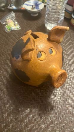 Pottery pig bank