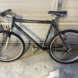 Giant ATX 860 Mountain Bike