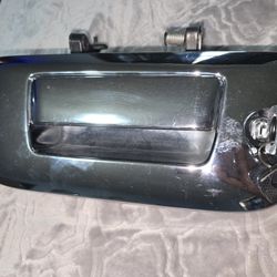 2007-2014 CHEVROLET SILVERADO TAILGATE BEZEL, HANDLE AND KEYS