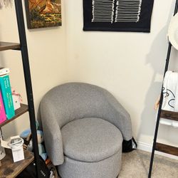 Swivel Reading Chair 