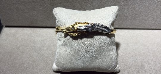 Gold bangle bracelet