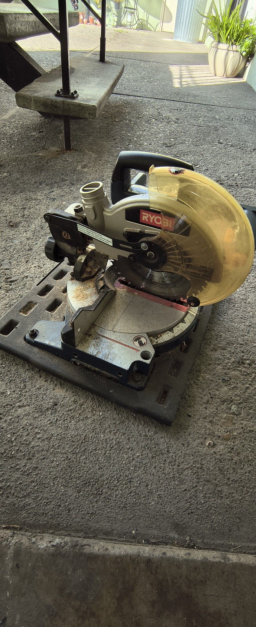 Ryobi 81/4 Compound Miter Saw