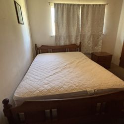 Thunderbird Queen Size Bed, 2 Nightstands And Matching Dresser 