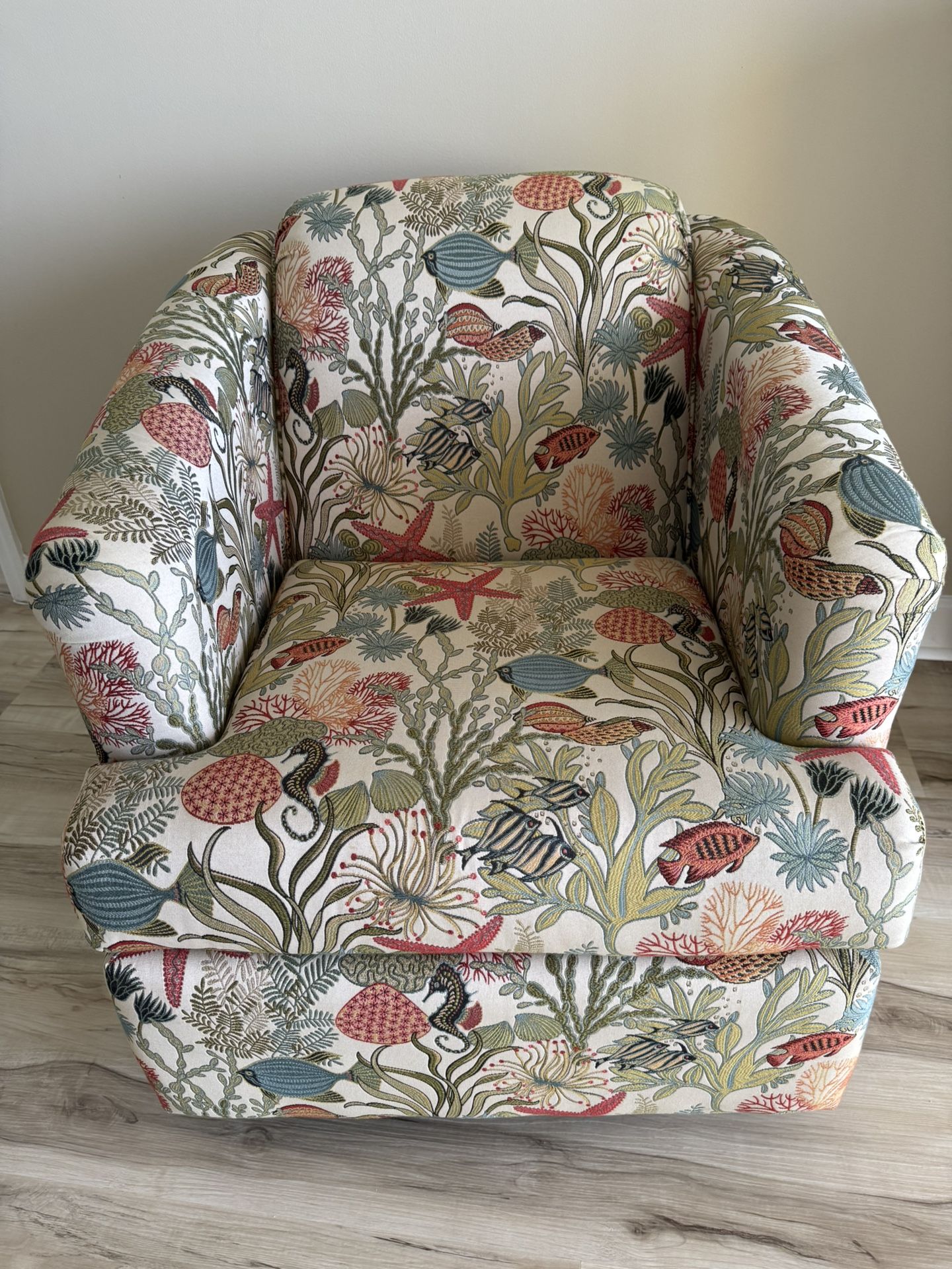 Beach/Coastal Swivel Accent Chair