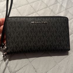 Michael Kors Wristlet Wallet 