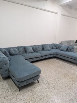 BEAUTIFUL NEW SECTIONAL